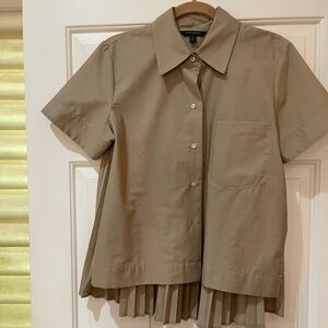 Banana Republic pleat-back high-low hem shirt in M